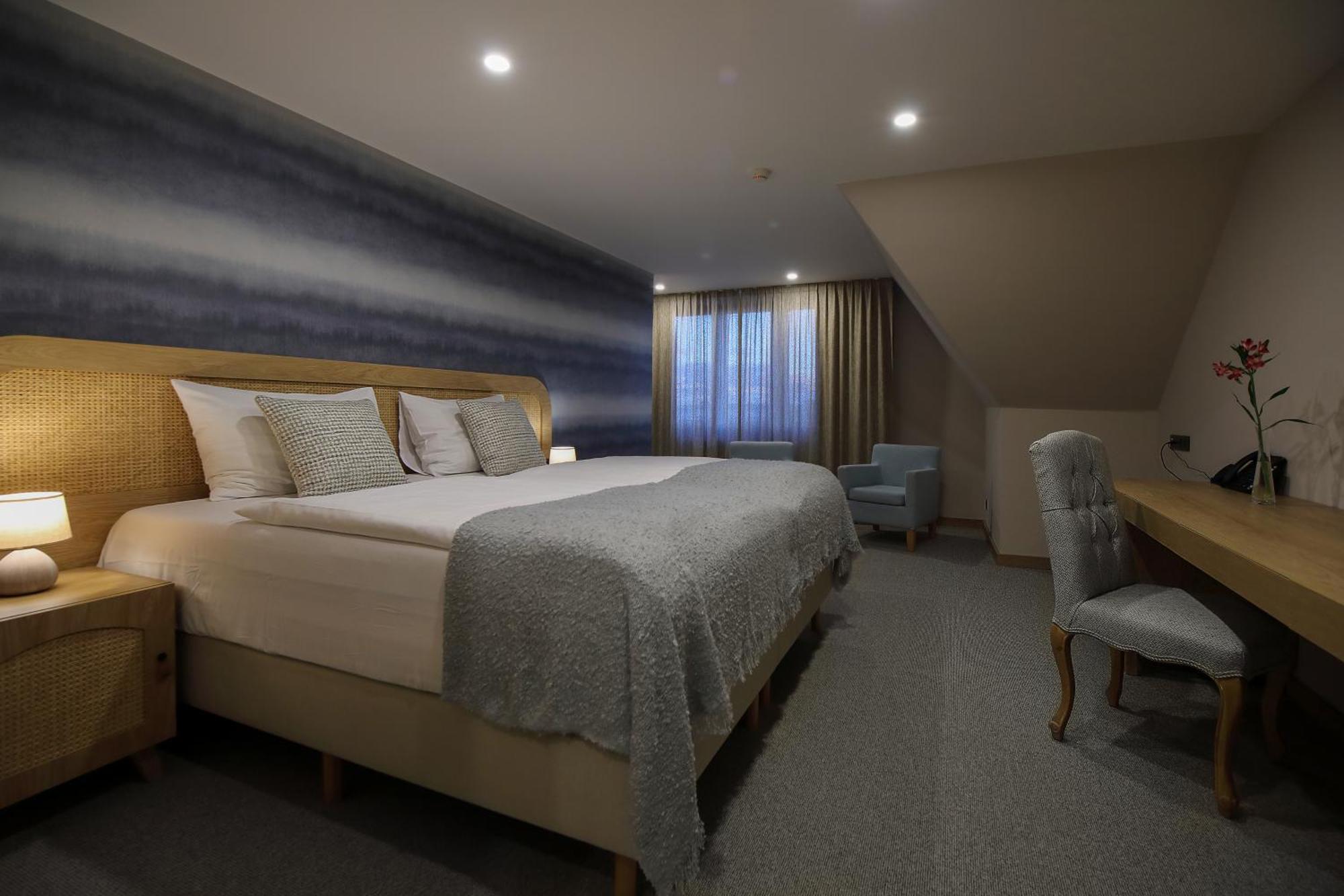 Hotel Zlaty Klucik - Golden Key With Luxury Spa Нитра Экстерьер фото