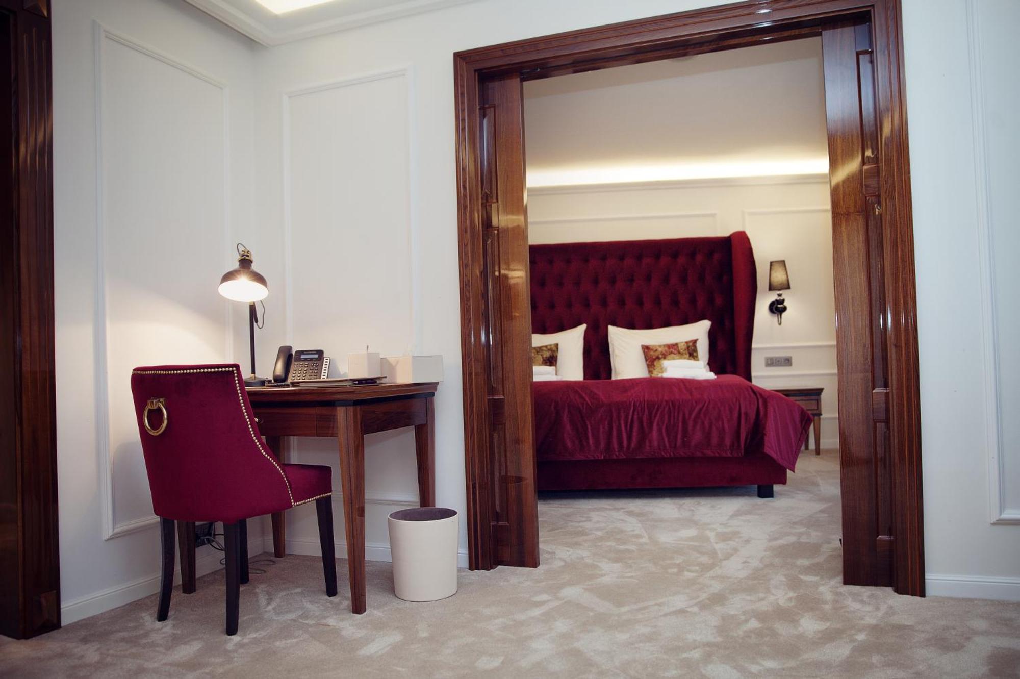 Hotel Zlaty Klucik - Golden Key With Luxury Spa Нитра Экстерьер фото