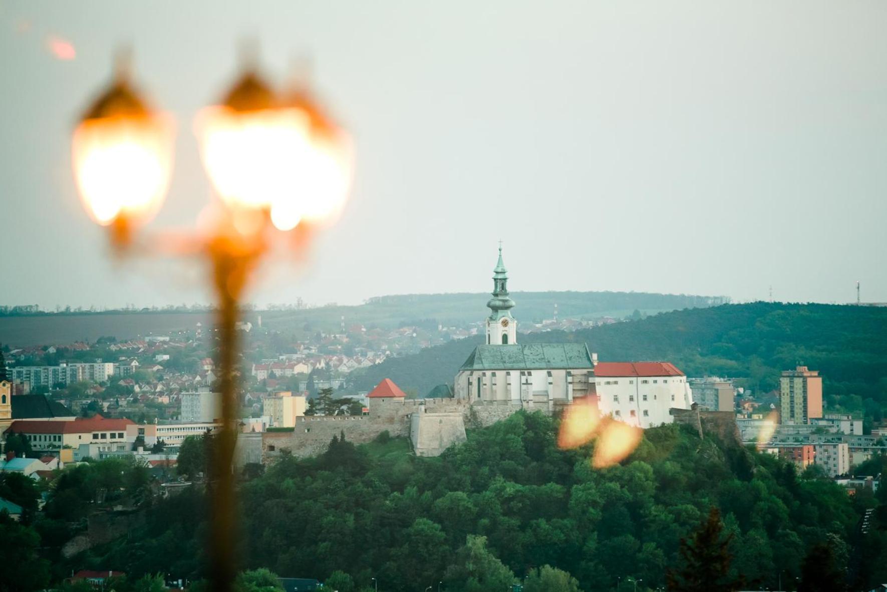 Hotel Zlaty Klucik - Golden Key With Luxury Spa Нитра Экстерьер фото