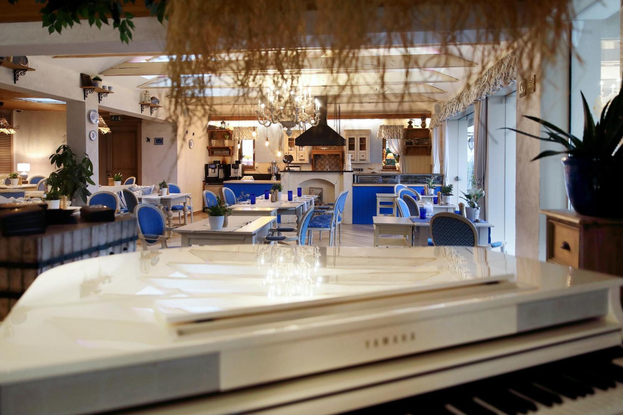 Hotel Zlaty Klucik - Golden Key With Luxury Spa Нитра Экстерьер фото