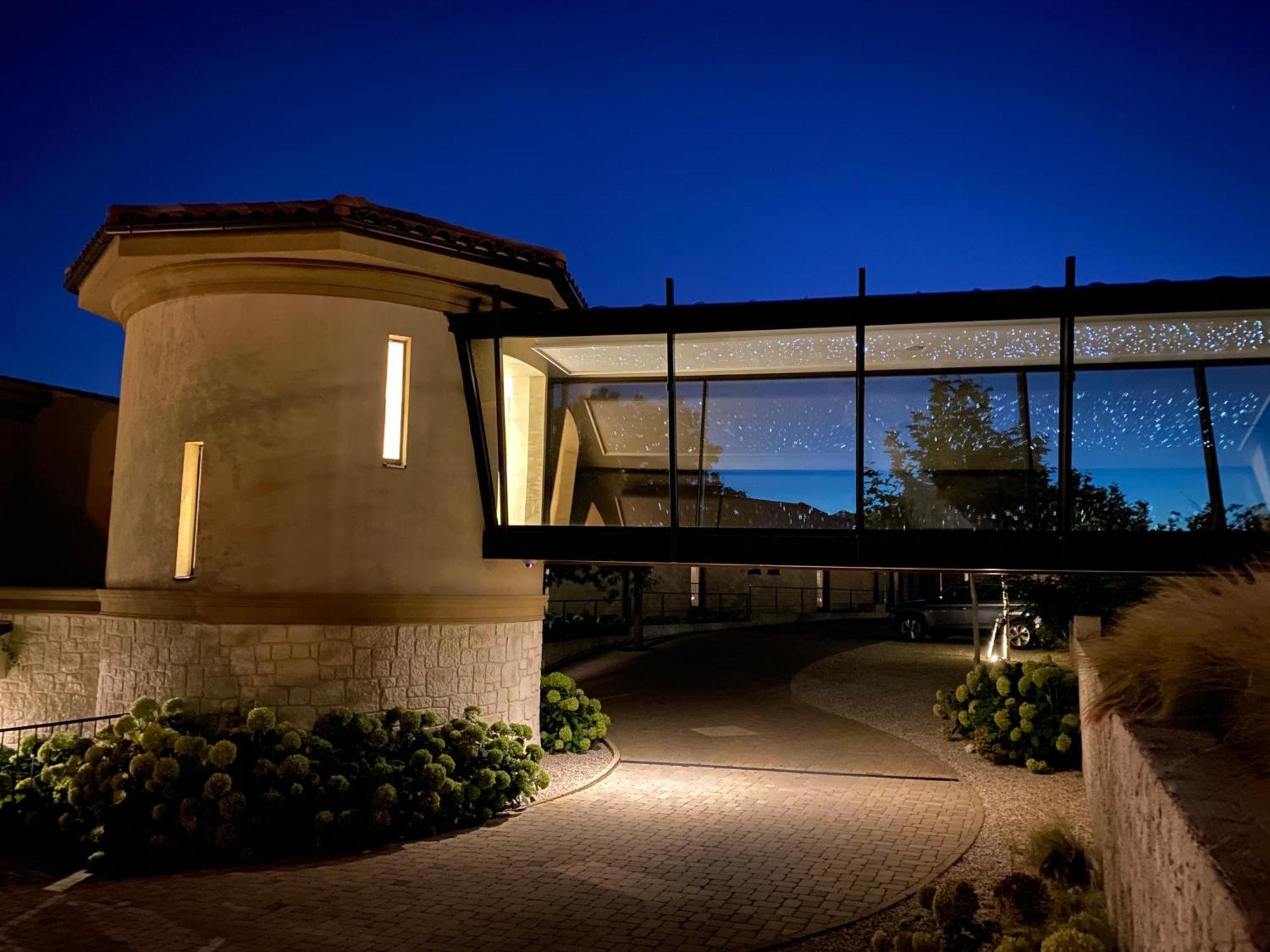 Hotel Zlaty Klucik - Golden Key With Luxury Spa Нитра Экстерьер фото