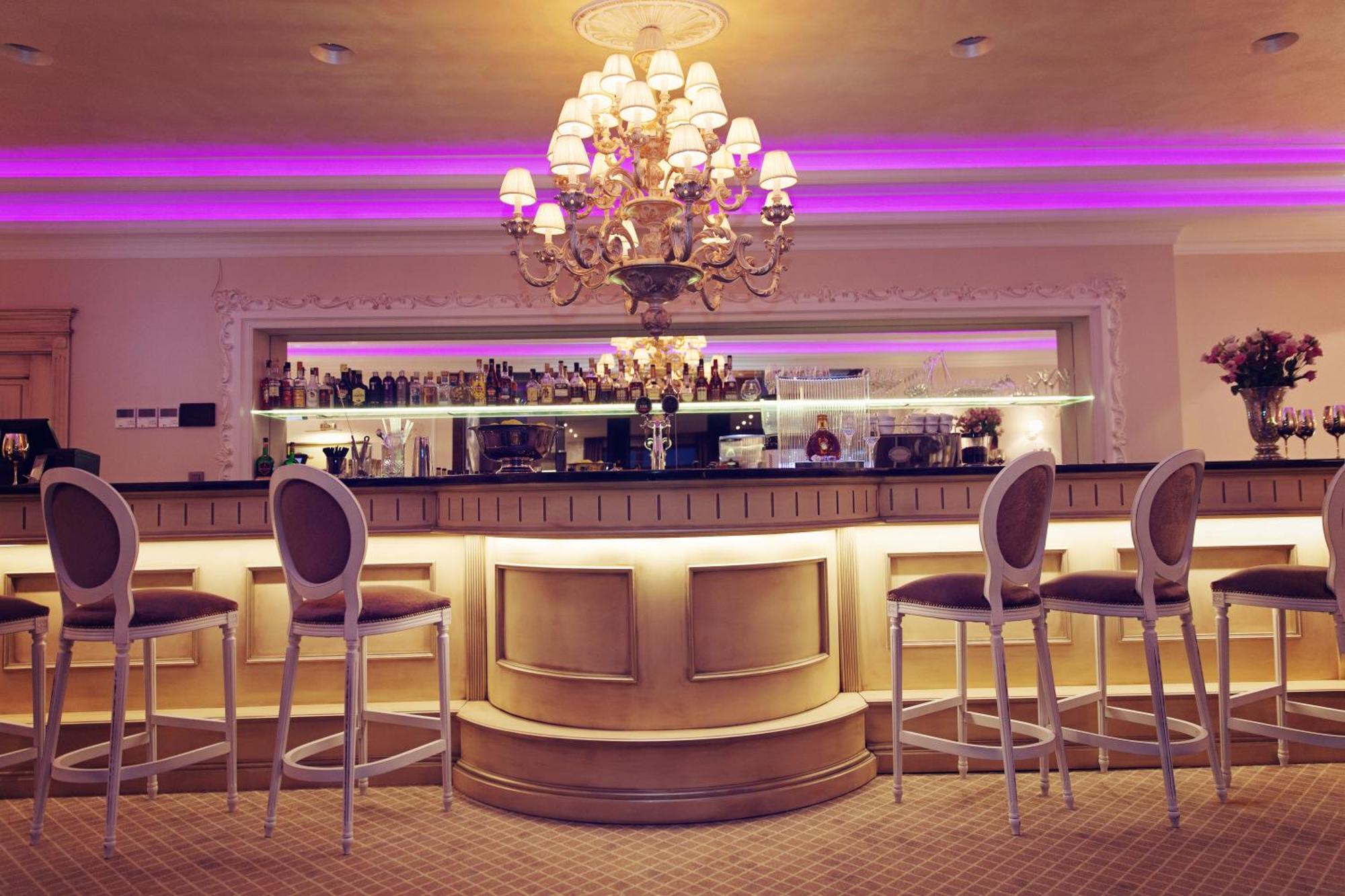 Hotel Zlaty Klucik - Golden Key With Luxury Spa Нитра Экстерьер фото