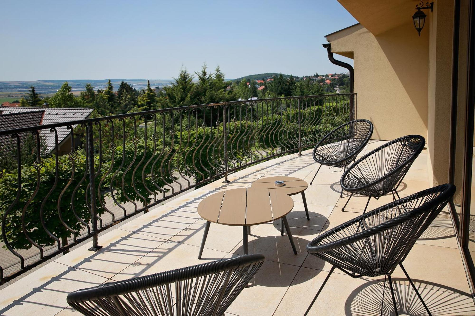 Hotel Zlaty Klucik - Golden Key With Luxury Spa Нитра Экстерьер фото