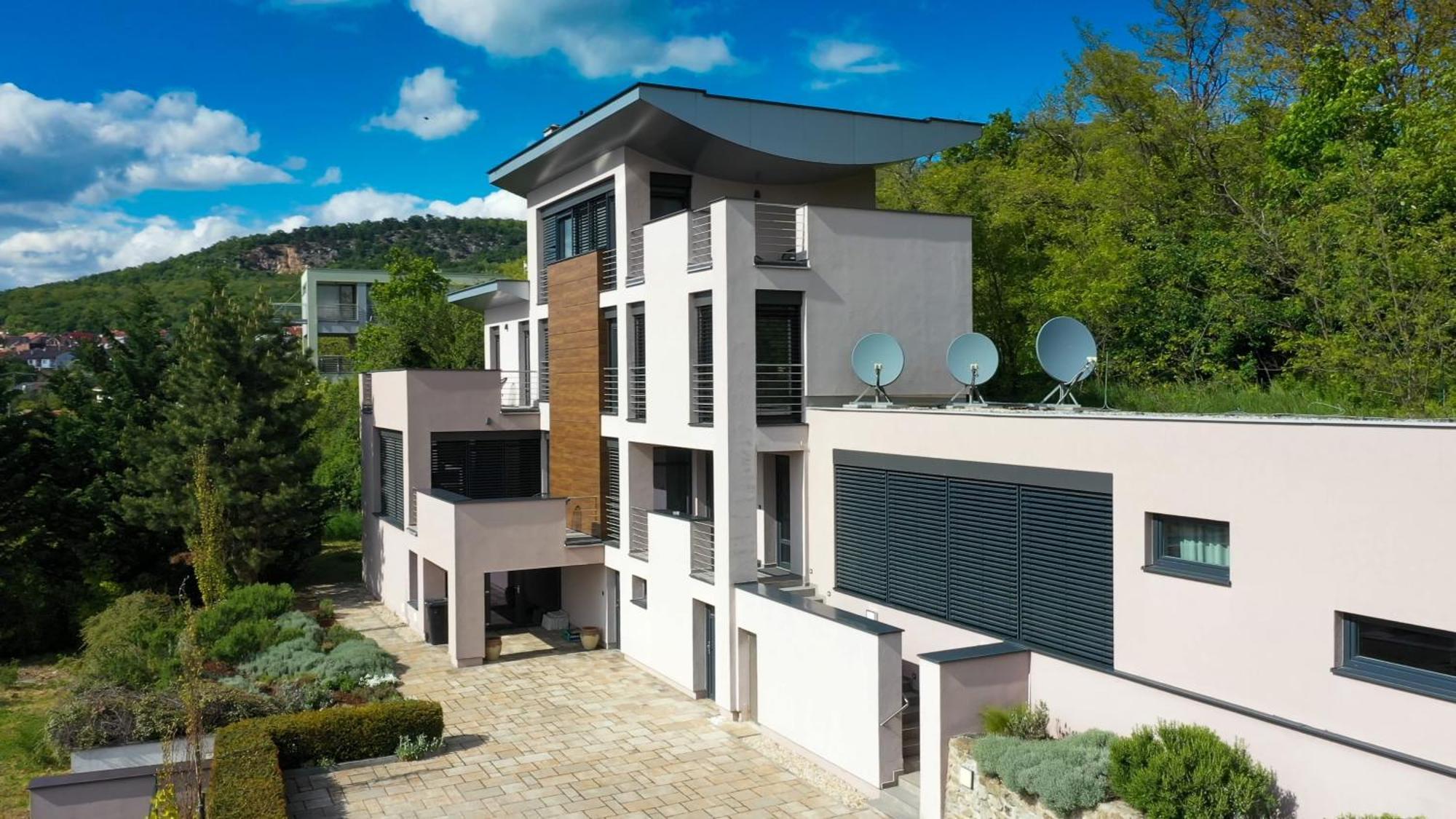 Hotel Zlaty Klucik - Golden Key With Luxury Spa Нитра Экстерьер фото