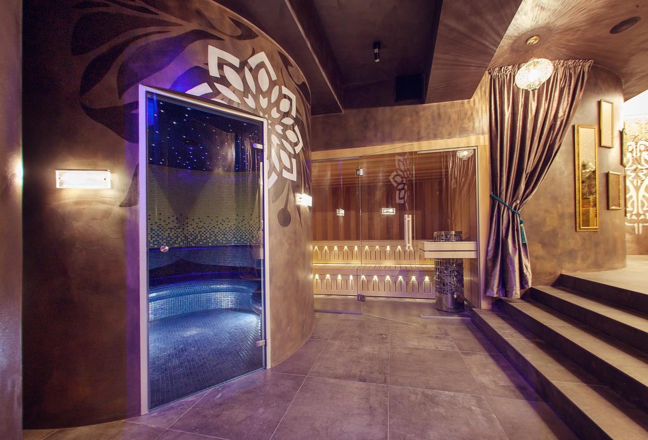 Hotel Zlaty Klucik - Golden Key With Luxury Spa Нитра Экстерьер фото